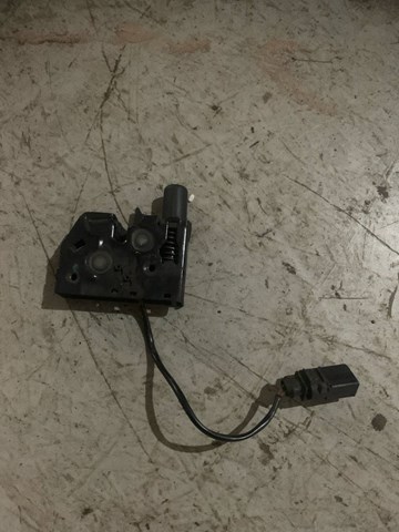 Запор капота (замок и привод замка капота) 4G0823509C VAG
