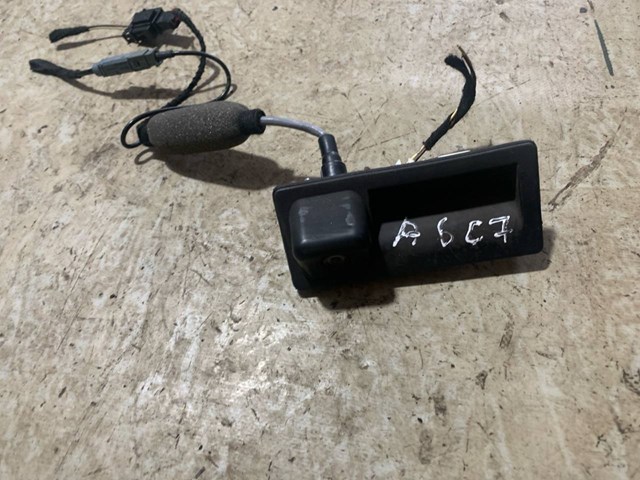 Кнопка с камерой привода замка крышки багажника (двери 3/5-й (ляды) 5N0827566AA