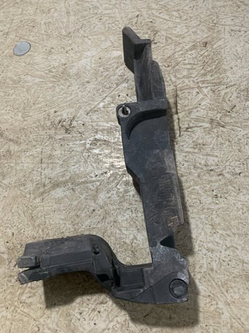 Уплотнитель под капот 8R0823732A VAG