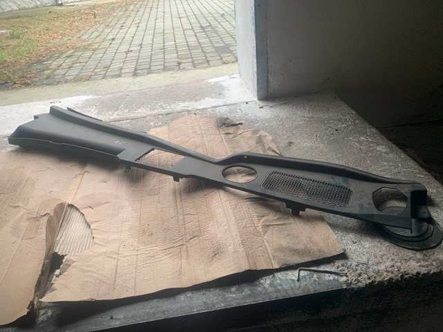 Водосток лобового стекла, жабо 8R1819447C VAG