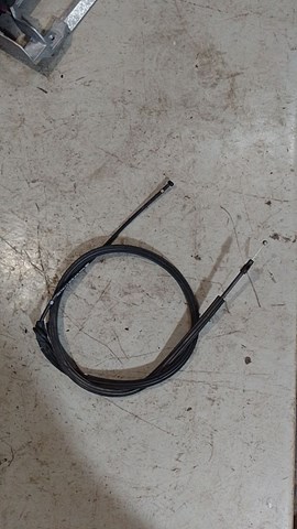 Трос открывания капота, задний 8R1823535 VAG