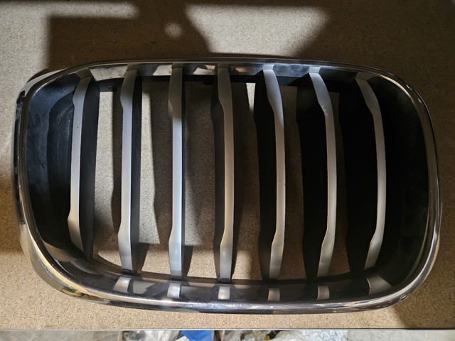 Решетка радиатора правая 51138091726 BMW