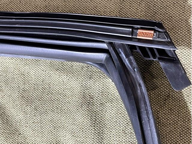 Направляющая стекла рамки двери, заднего левая 80A839431A VAG