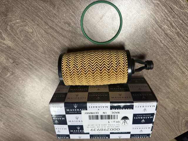 Масляный фильтр двигателя 000298939 MASERATI