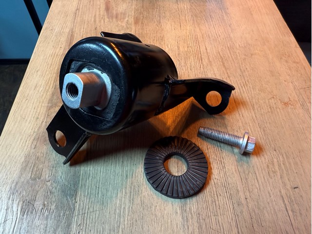 Опора двигателя 1781449 FORD