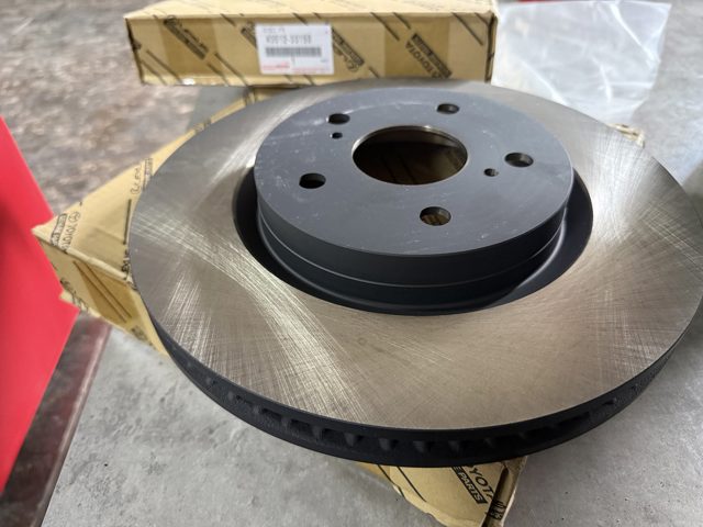 Диск тормозной передний 4351233150 TOYOTA