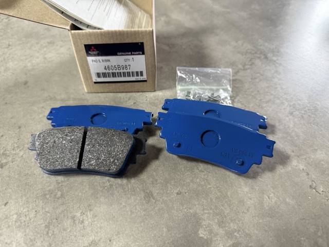 Колодки дисковые  4605B987 MITSUBISHI