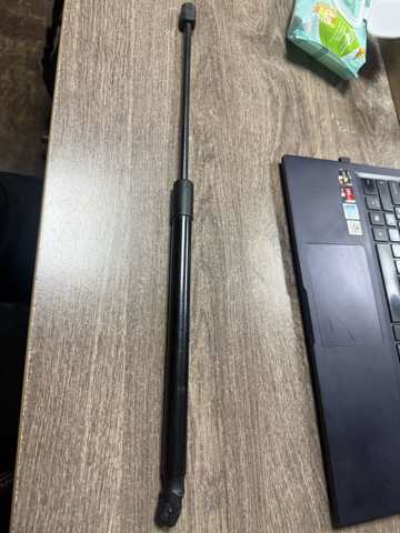 Стойка капота 4L0823359 VAG