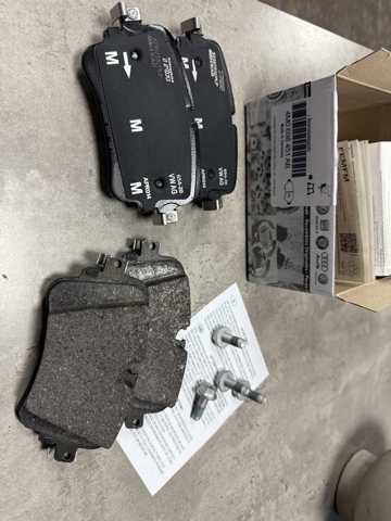 Колодки на тормоз задний дисковый 4M0698451N VAG