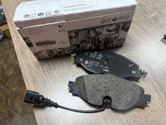 Передние тормозные колодки 5QD698151 VAG