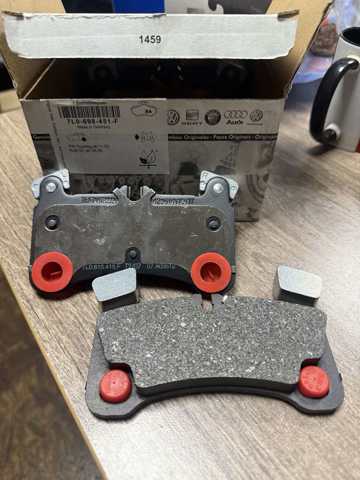 Колодки дисковые  7L0698451F VAG