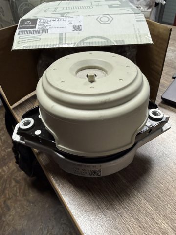 Правая опора двигателя A1662404917 MERCEDES