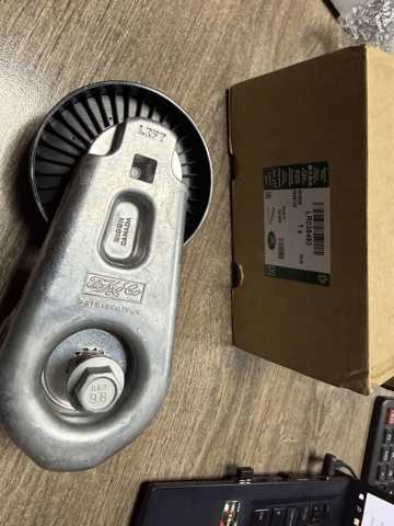 Роликовий модуль натяжителя ремня LR035493 LAND ROVER