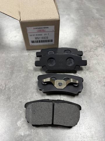 Комплект задних колодок MN116929 MITSUBISHI