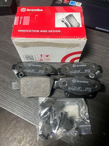 Комплект задних колодок P83047 BREMBO