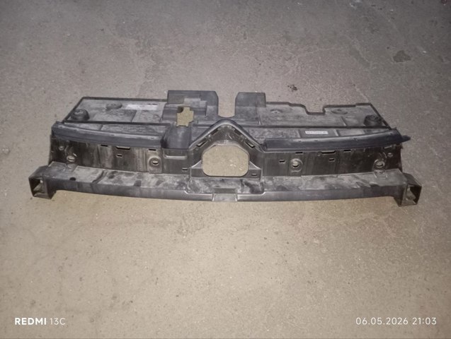 Кронштейн решетки радиатора 98346929XT PEUGEOT