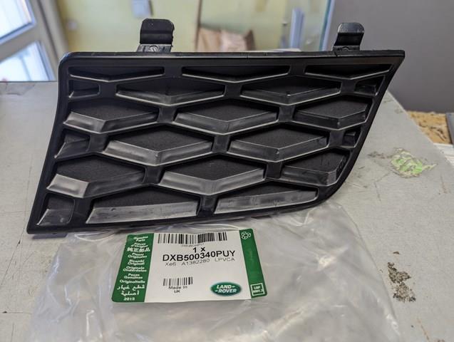 Решетка переднего бампера, правая DXB500340PUY LAND ROVER