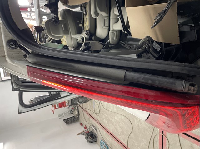 Амортизатор двери багажника 31690604 VOLVO