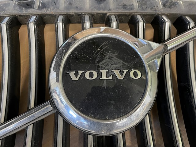 VOLVO 31698382 Решетка радиатора в наличии Чернигов