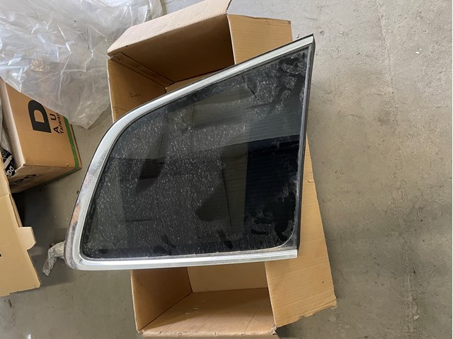 Стекло кузова/багажного отсека, правое 32206908 VOLVO