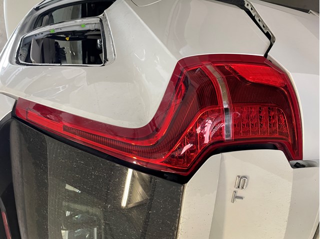 Правый стоп 32228831 VOLVO