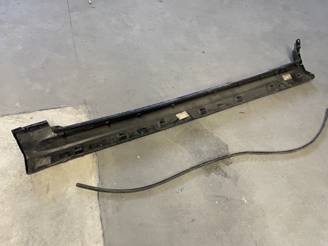 VOLVO 39791446 Накладка (молдинг) порога наружная правая в наличии Ужгород