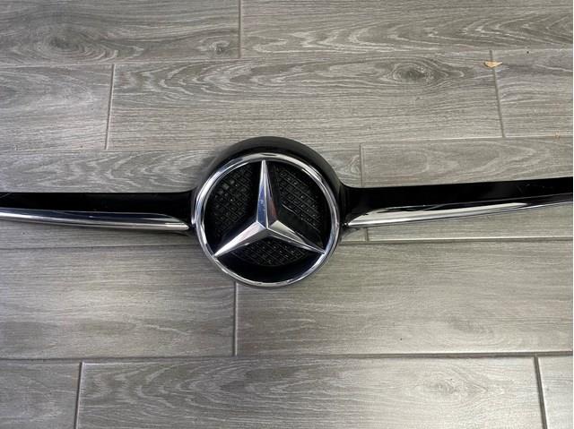 Облицовка радиатора A1178880060 MERCEDES
