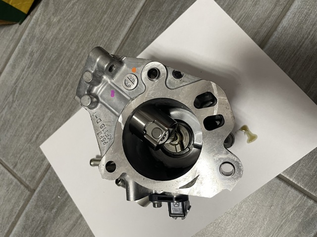 MAZDA P5PW18G00 Насос вакуумный в наличии Черновцы