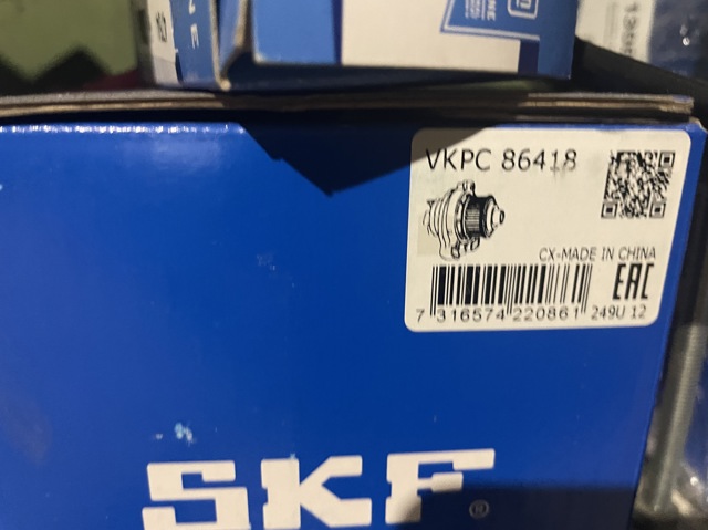 Помпа охлаждения VKPC86418 SKF