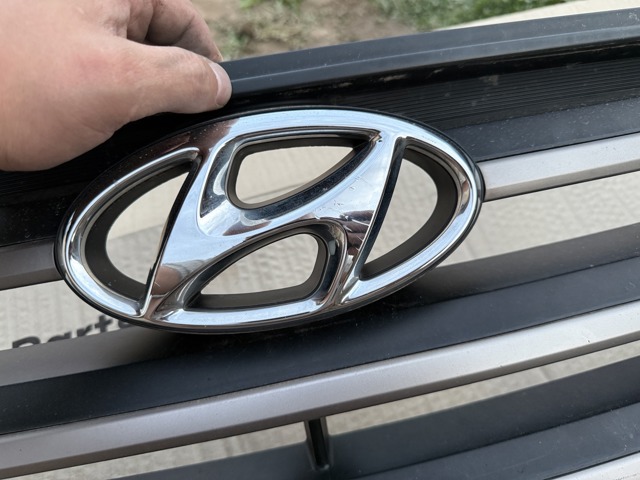 HYUNDAI 86350D7000 Решетка радиатора в наличии Одесса