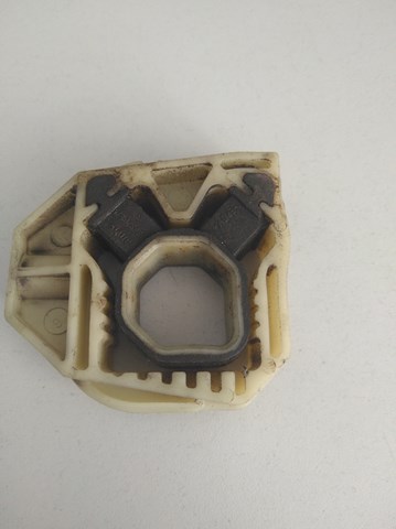1Z0 121 367 B VAG Подушка крепления радиатора верхняя