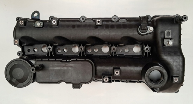 Крышка клапанов 224102F002 HYUNDAI