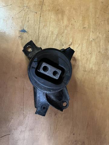 218303S550 HYUNDAI Подушка (опора) двигателя левая купить в Днепр