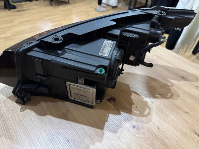 GJ3213W029 LAND ROVER Фара правая купить в Полтава