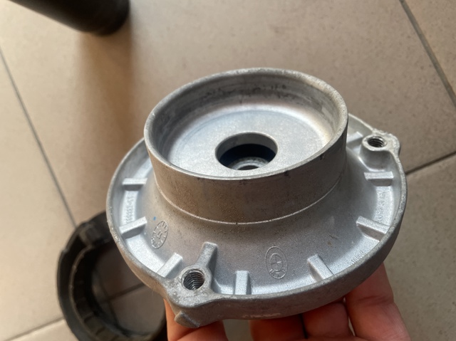 Подушка амортизатора переднего 31306866257 BMW