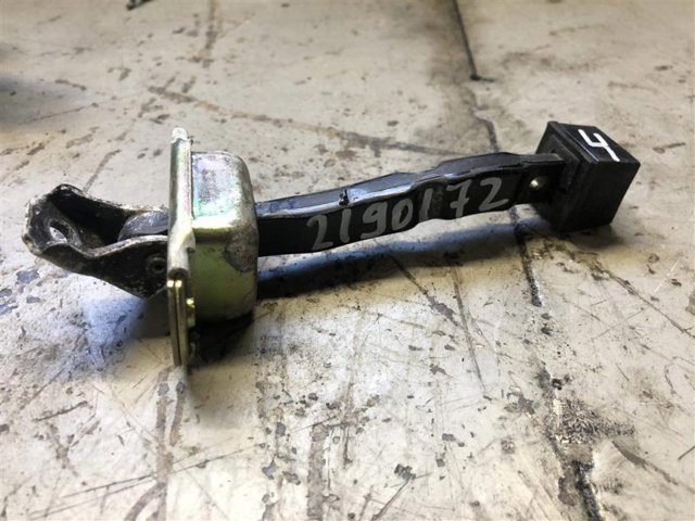 Ограничитель открывания двери Митсубиси Аутлендер 1