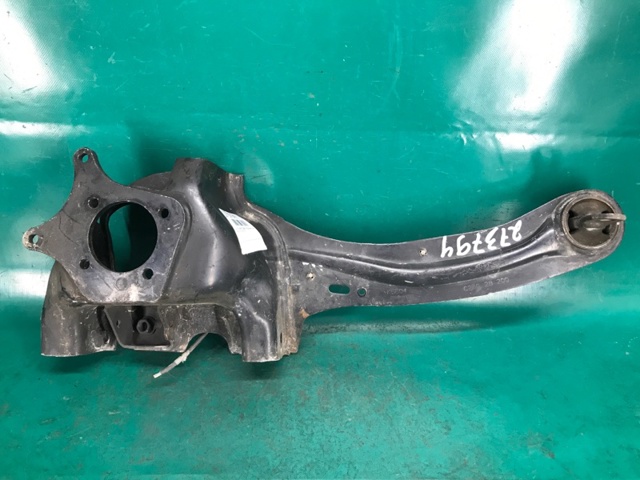 BBM4-28-200B Mazda Цапфа (поворотный кулак) задний правый