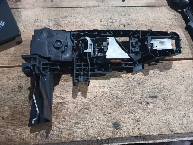 Держатель наружной ручки двери, передней левой A0997601902 MERCEDES