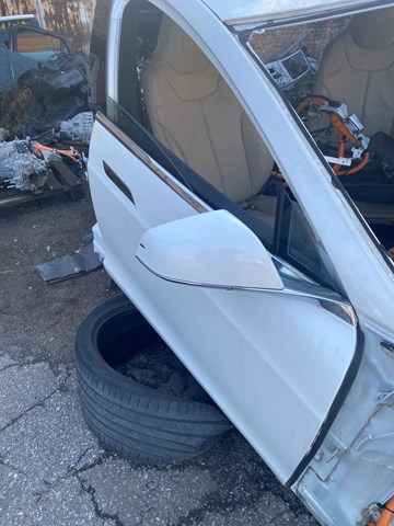 Пассажирская передняя дверь 6006622E0H TESLA