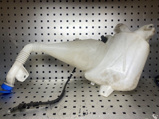 Бачок омывателя стекла Tesla Model S