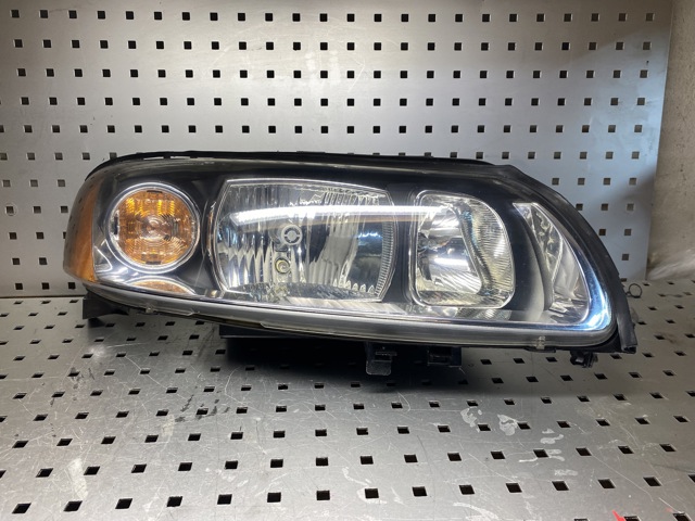 Фара правая 30698826 VOLVO