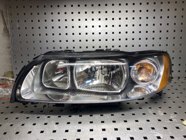 Фара 30698835 VOLVO