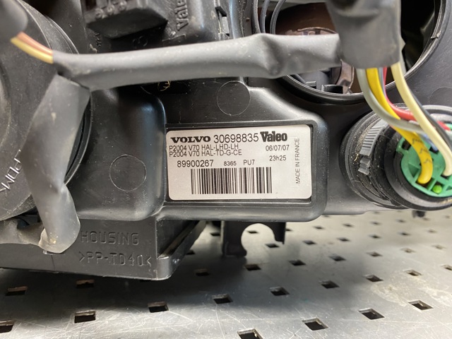 VOLVO 30698835 Левая фара в наличии Ужгород