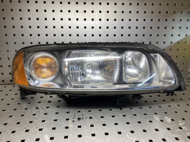 Фара правая 30698836 VOLVO