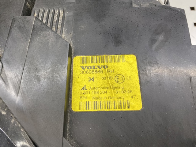 VOLVO 30698886 Фара правая в наличии Винница