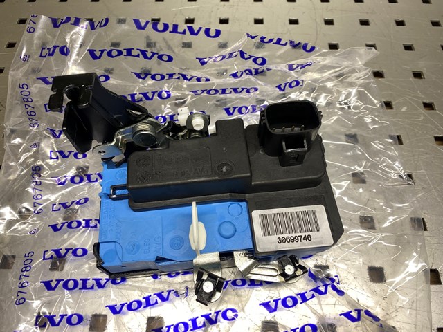 Запор кабины 30699746 VOLVO