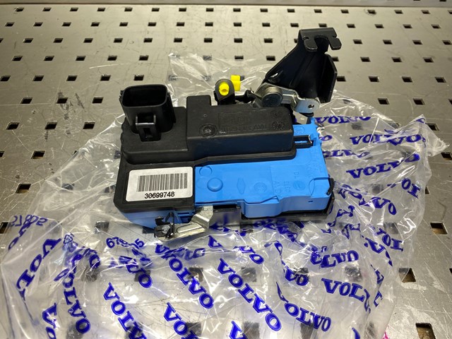 Внутренний дверной замок 30699748 VOLVO