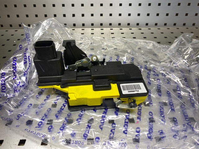 Замок задней двери, левой 30699754 VOLVO
