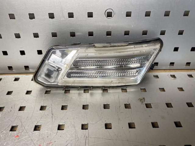 Габарит передний правый 30784165 VOLVO