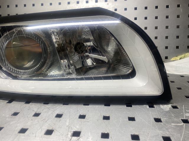 VOLVO 31265695 Правая фара в наличии Сумы
